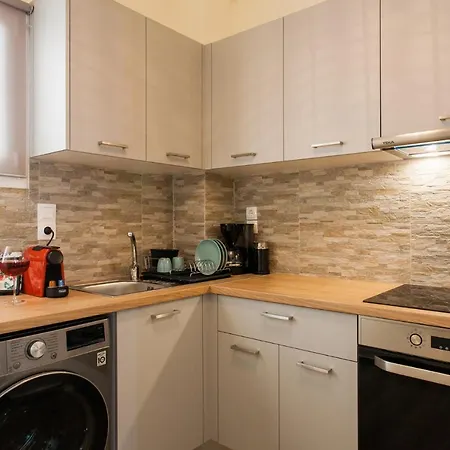Lovely Renovated Apartment Walk To Acropolis Athens Exterior photo