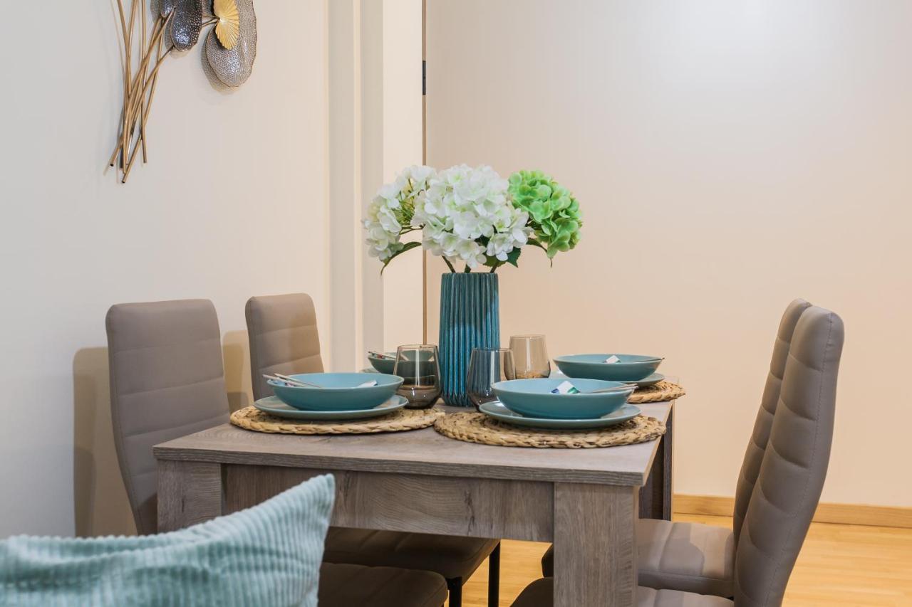 Lovely Renovated Walk To Acropolis Apartment *